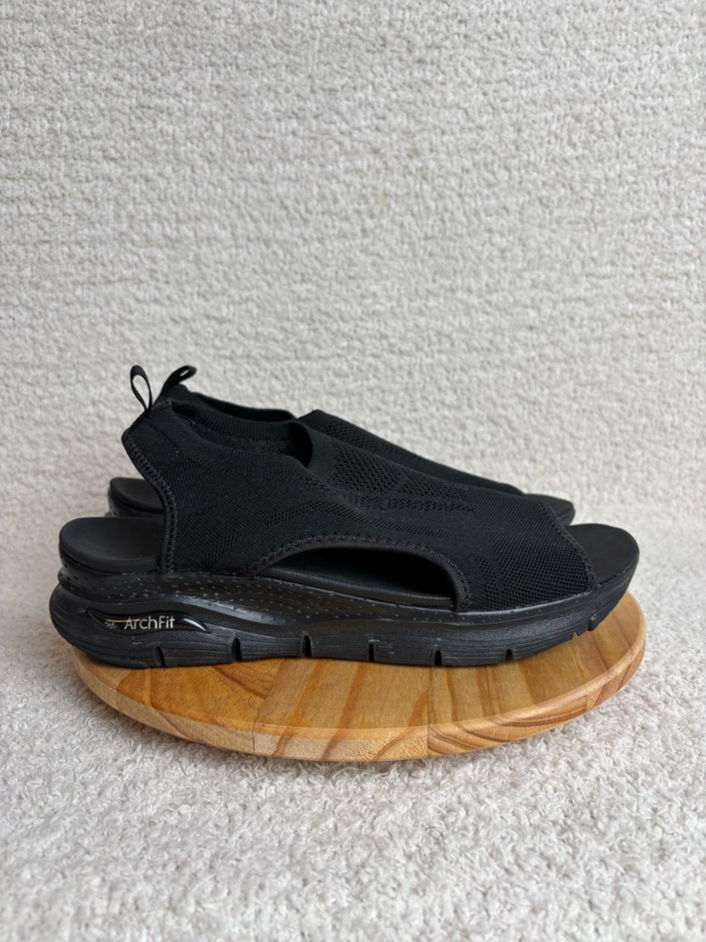 Skechers Sandals Womens 10 Black Arch Fit City Catch Open Toe